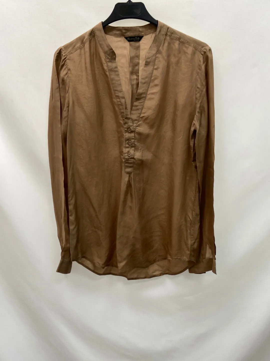 MASSIMO DUTTI.Blusa camel seda T.36