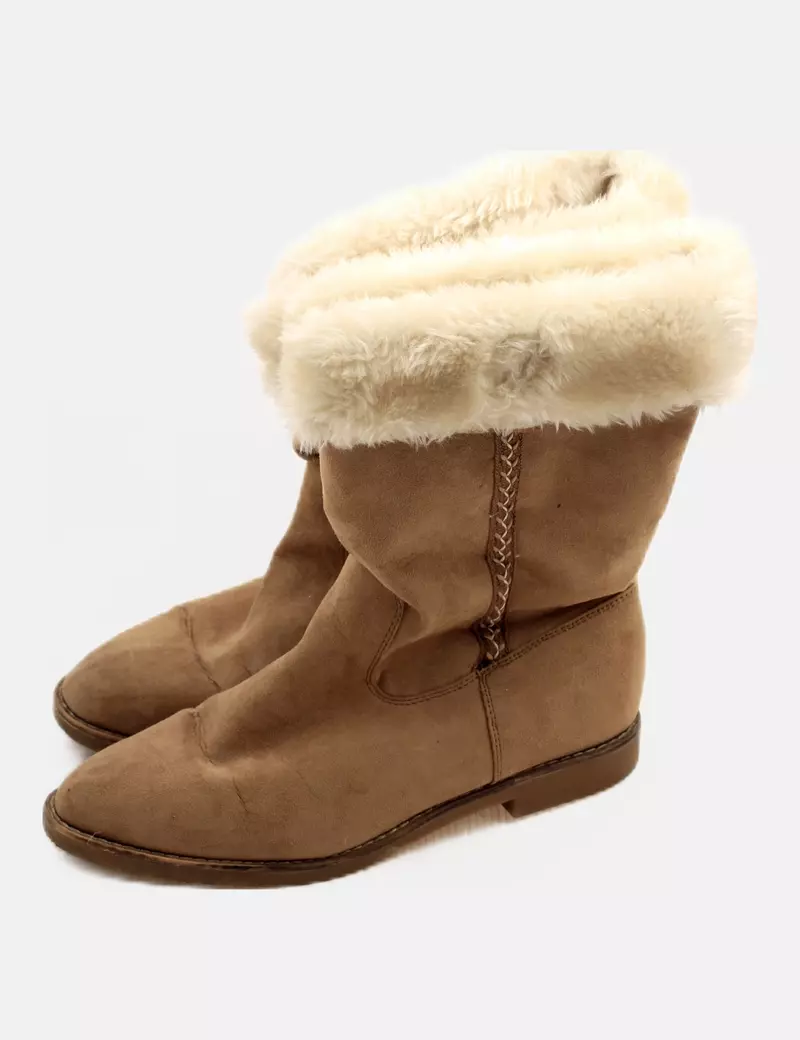 Oysho Botas nanuk camel
