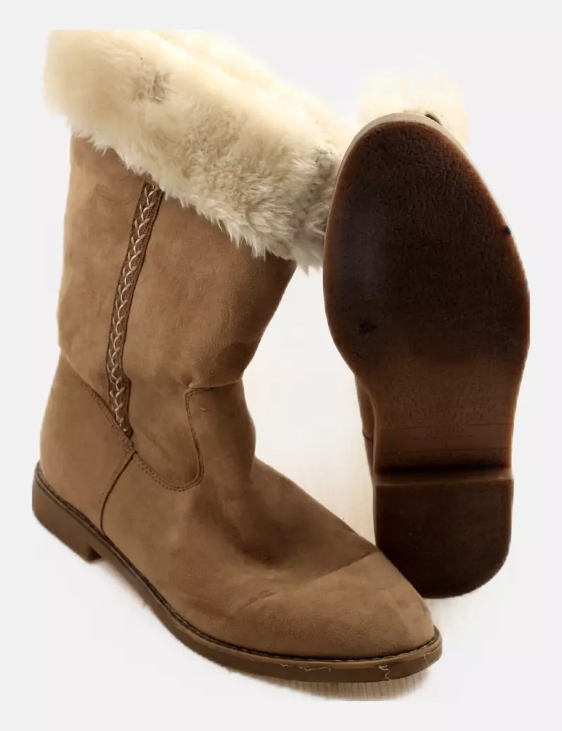 Oysho Botas nanuk camel