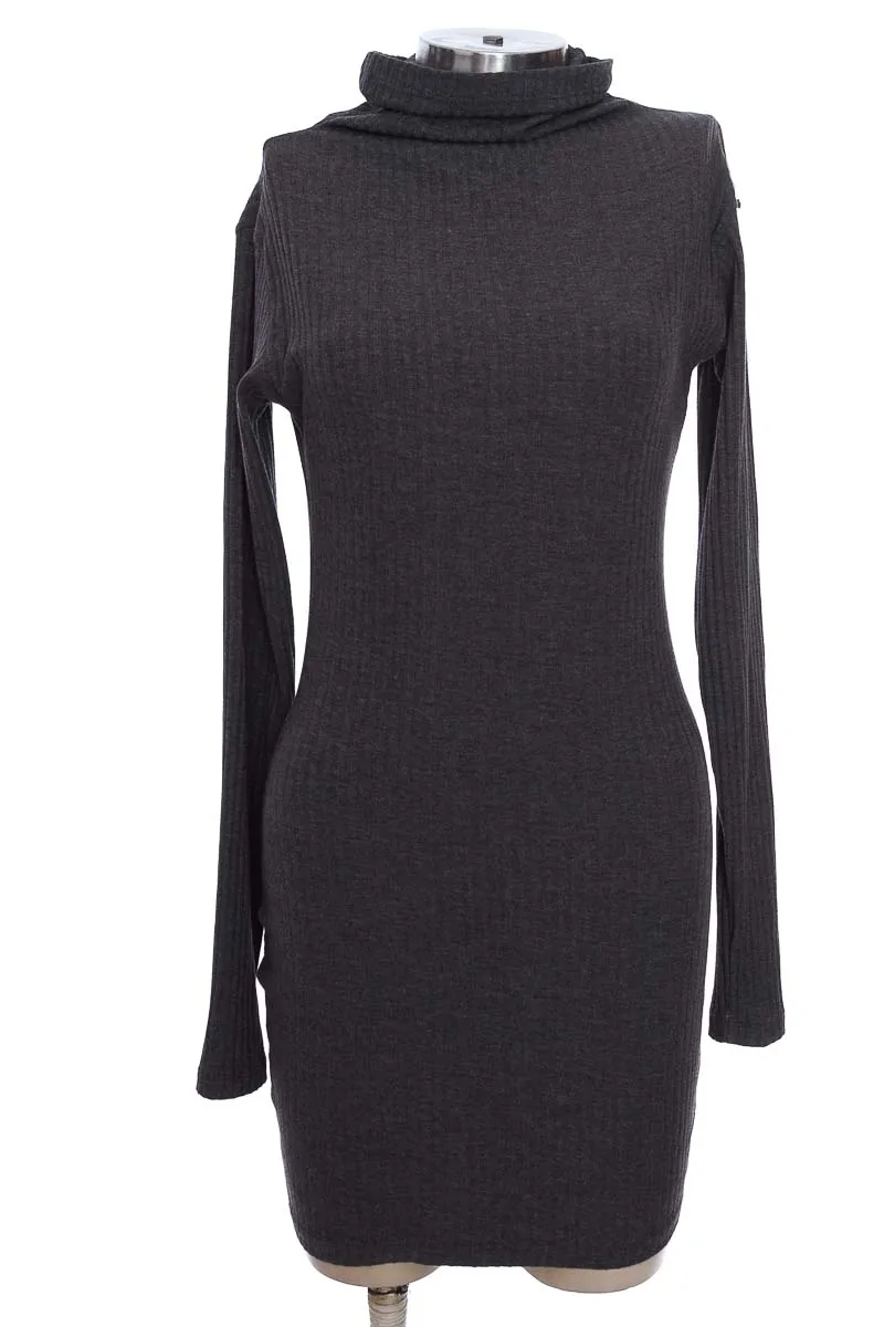 VESTIDO / ENTERIZO COLOR GRIS  CLOSEANDO