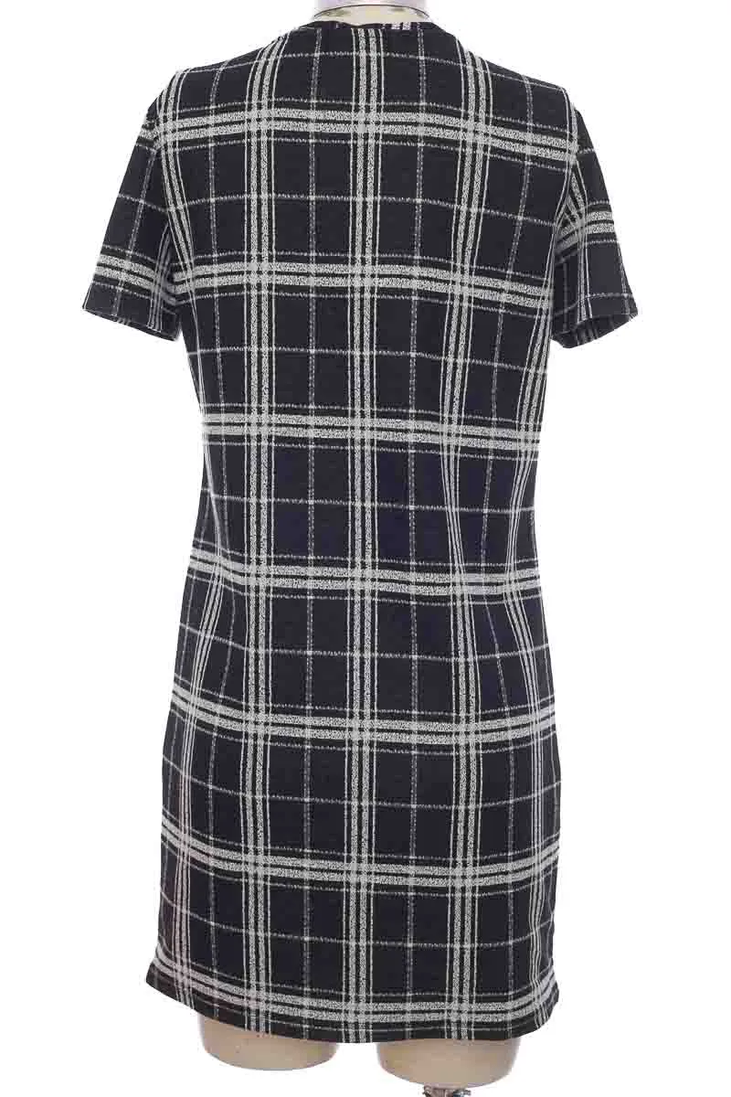 VESTIDO / ENTERIZO COLOR NEGRO  BERSHKA