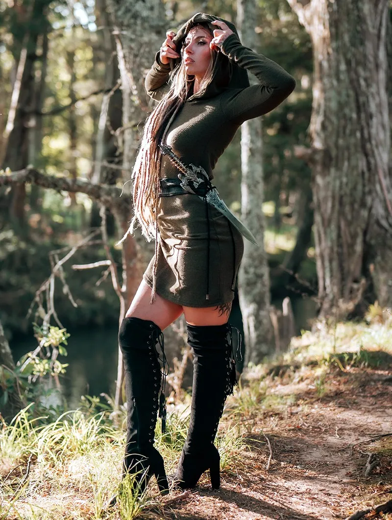 Vestido suéter con capucha 