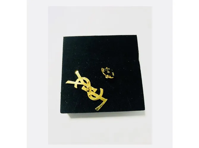 Yves Saint Laurent Alfileres y broches Dorado 