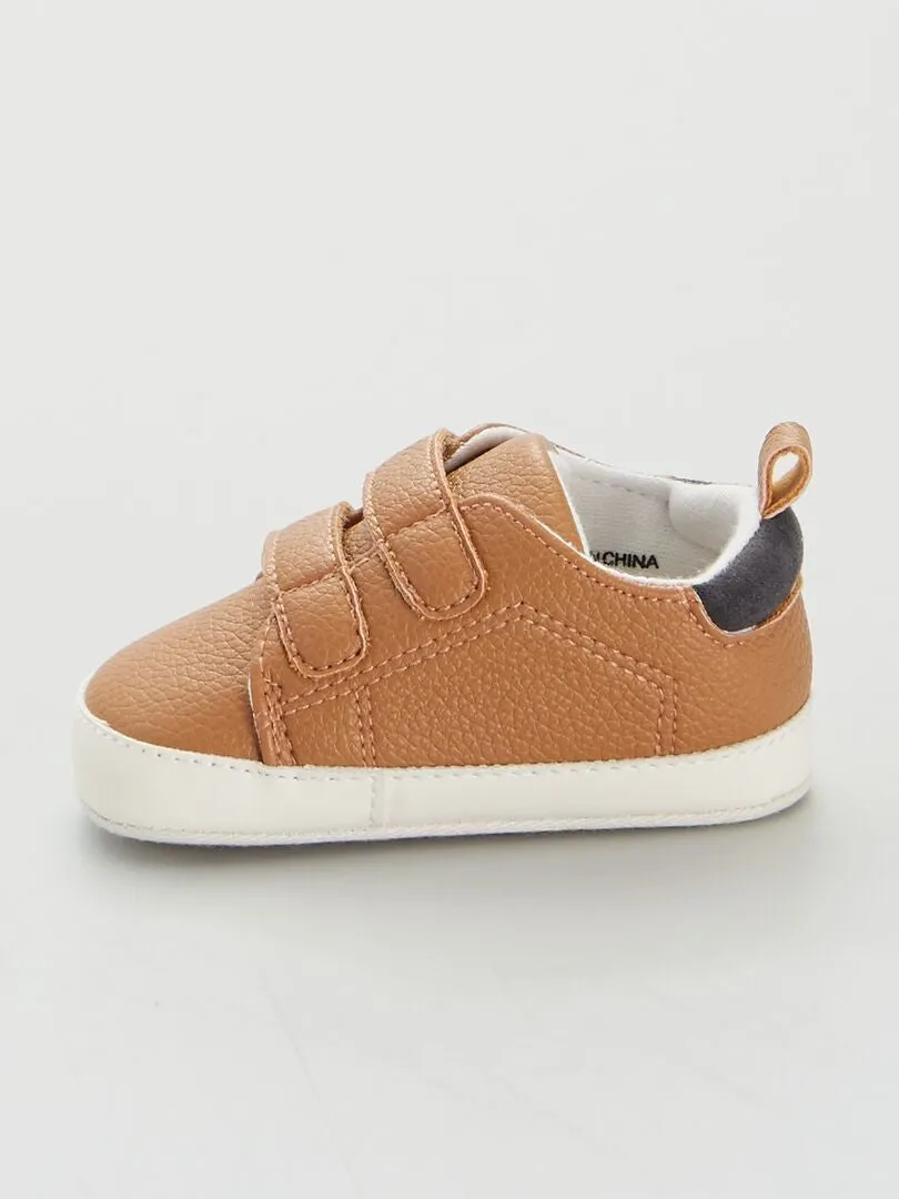 ZAPATILLAS BICOLOR CON VELCRO  MARRON